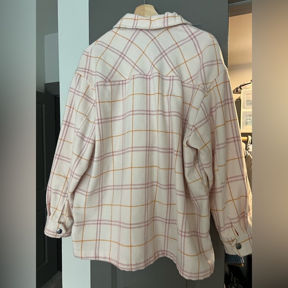 Shacket - Picture 3 of 3